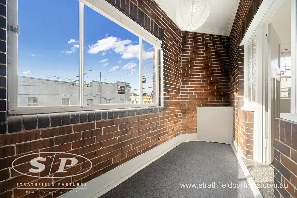 Renovated Art Deco Apartment - Two Weeks Rent FREE