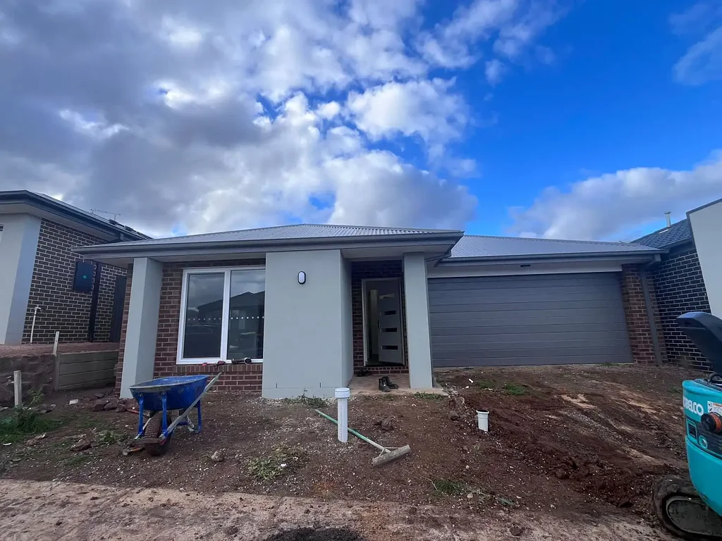 Brand New Contemporary Family Home with Solar Efficiency