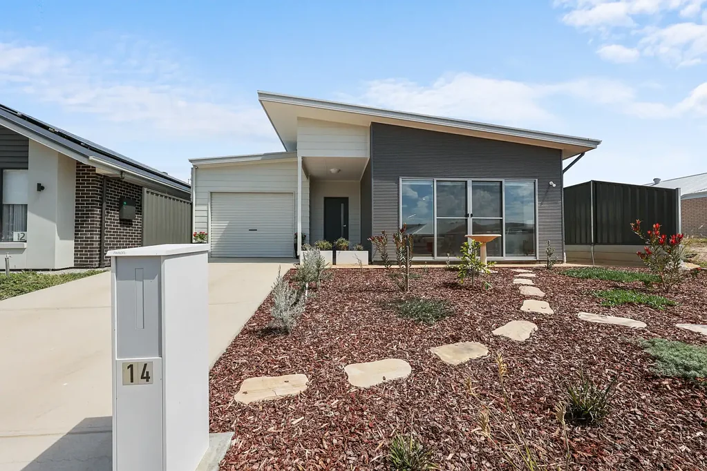 Chiton 3Kwarto RECENTLY BUILT COASTAL HOME OFFERING LIFESTYLE AND SPACE