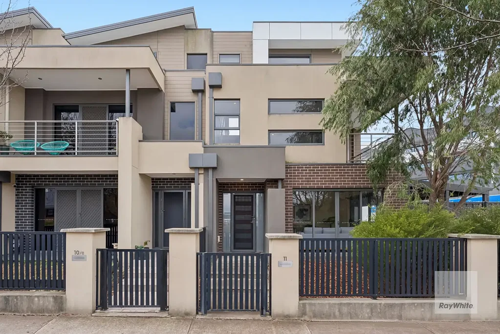 Caroline Springs 3ਬੈੱਡਰੂਮ Stylish Triple-Storey Living in the Heart of Caroline Springs