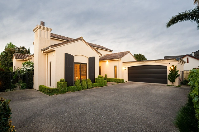 35 The Esplanade, Huntington, Hamilton