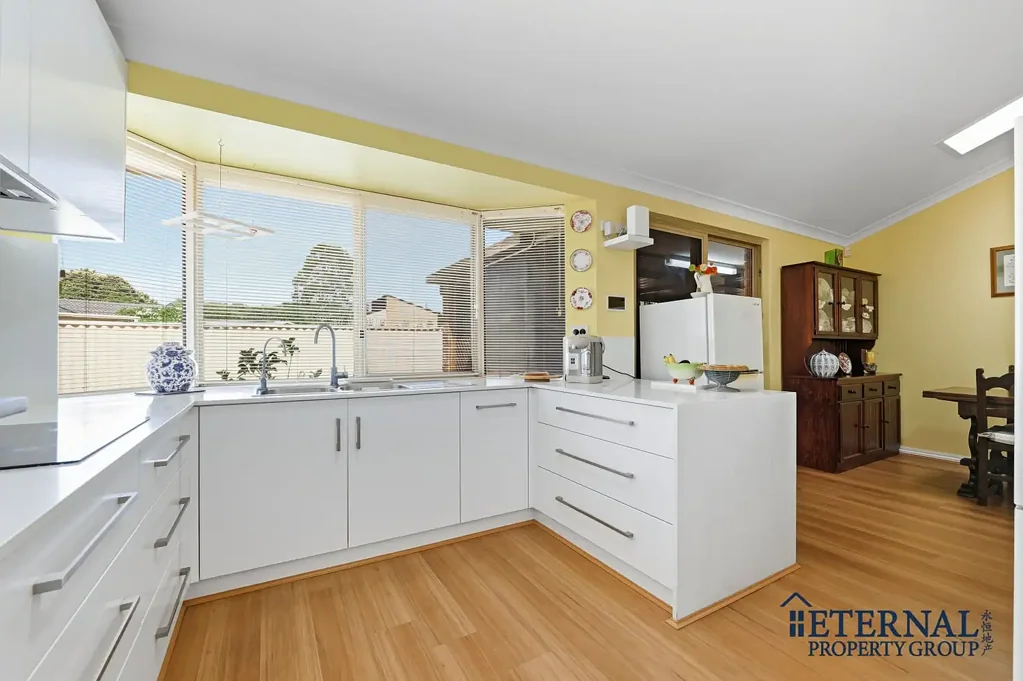 Riverton 3ห้องนอน RENOVATED STAND ALONE STRATA HOME!