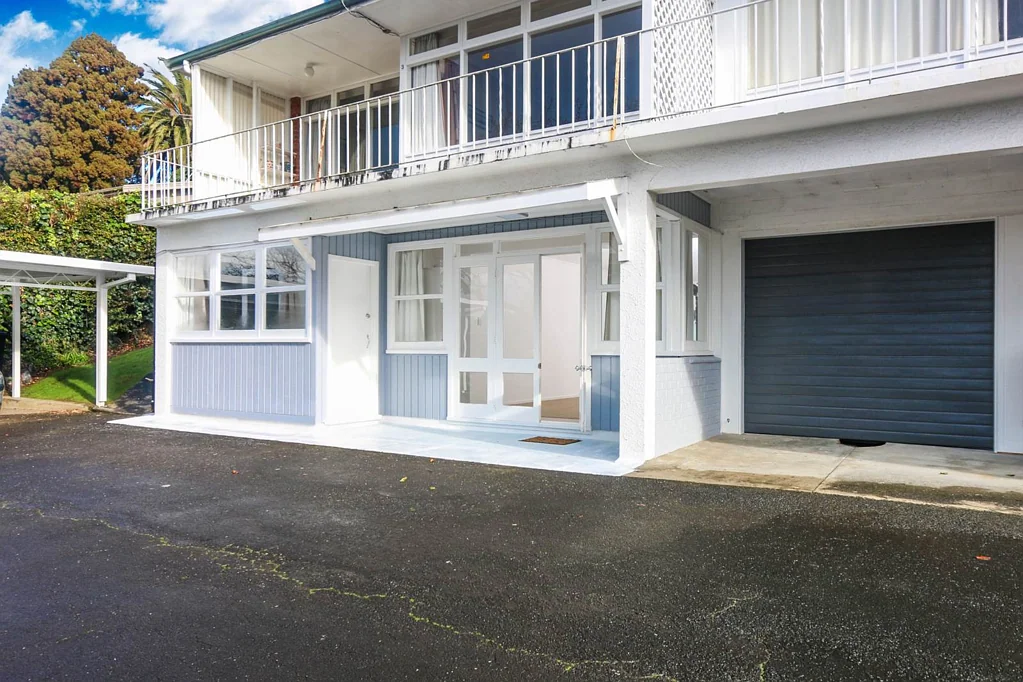 Ground Floor End Unit with Courtyard