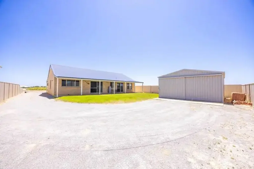7 Worthington Street, Green Head, WA 6514
