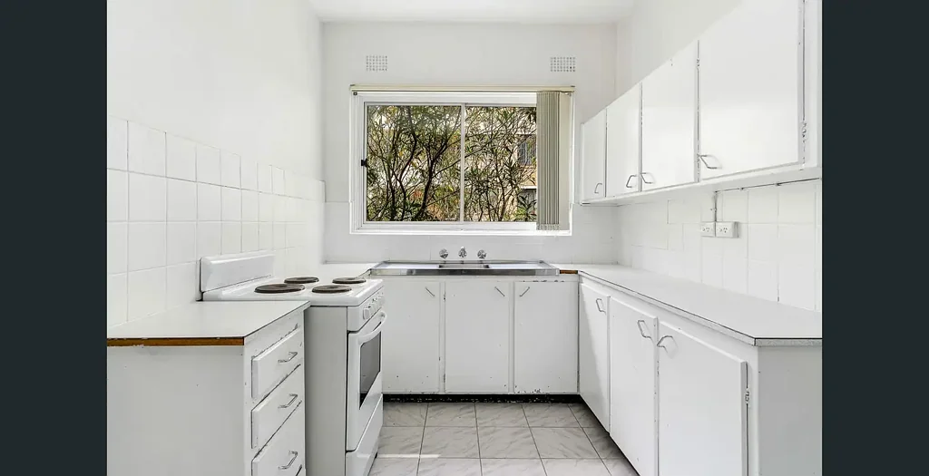2 BEDROOM APARTMENT CLOSE TO THE BEACH.