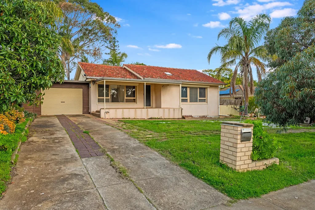 Ingle Farm 3房  Renovated Family Charm Opposite Ingle Farm Oval - 670m2 of Opportunity!