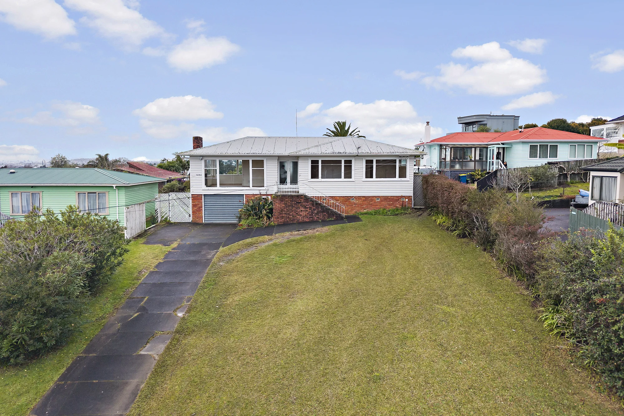 Glen Eden 4房  Views, charm & untapped potential on 1,012m2