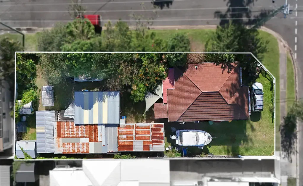 Labrador 2ห้องนอน AFTER 75 YEARS… IT’S TIME TO SELL - Townhouse Development Opportunity