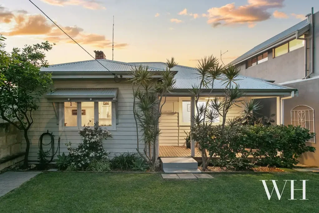 White Gum Valley 3બેડરૂમ Leafy, Character Living in a Close-Knit Community