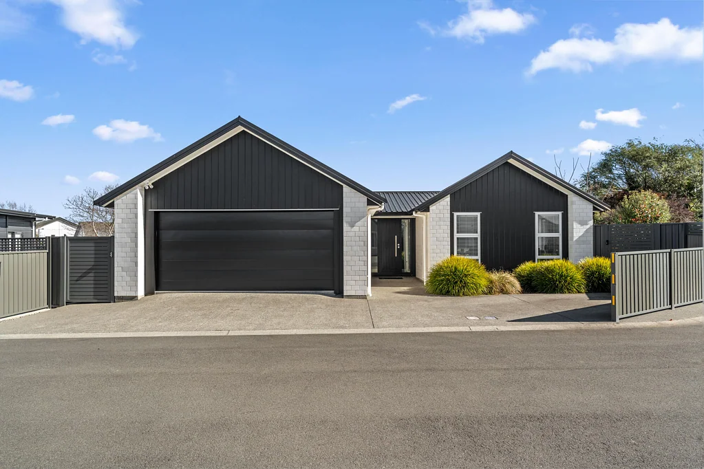 Masterton 3침실 Executive Living in the Heart of Renall
