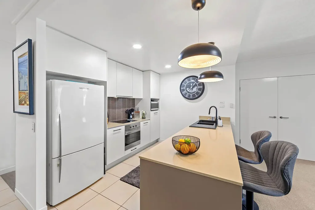 Hope Island 3બેડરૂમ Stylish Coastal Apartment with a Relaxed Tropical Vibe