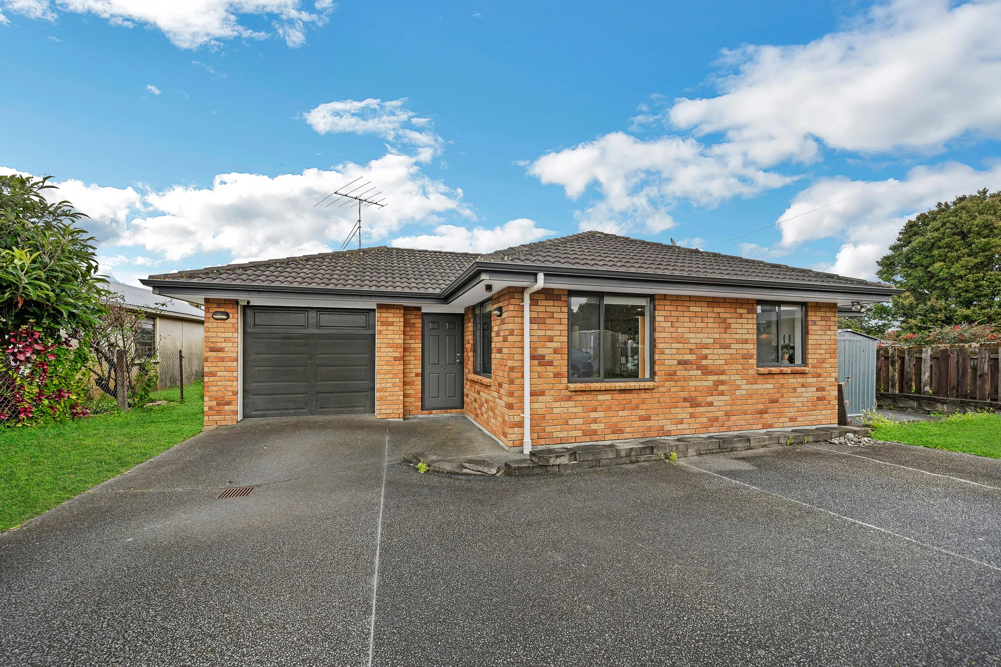 Mount Wellington 3બેડરૂમ Gorgeous Single-Level Brick & Tile - Mt Wellington