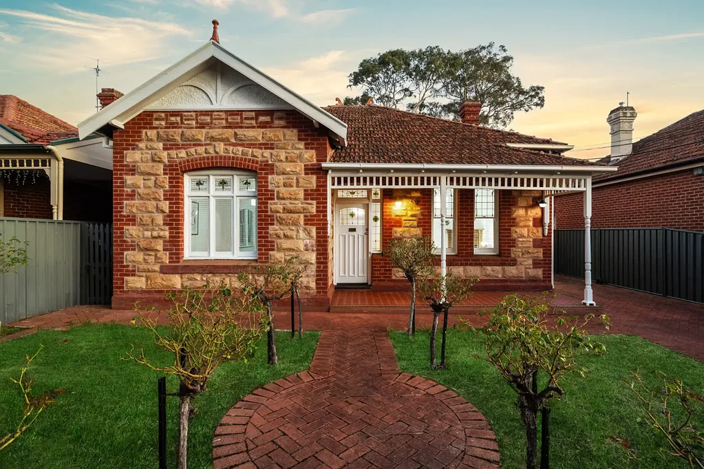 Rose Park 3chambre Stylish stone-fronted villa in prime Rose Park