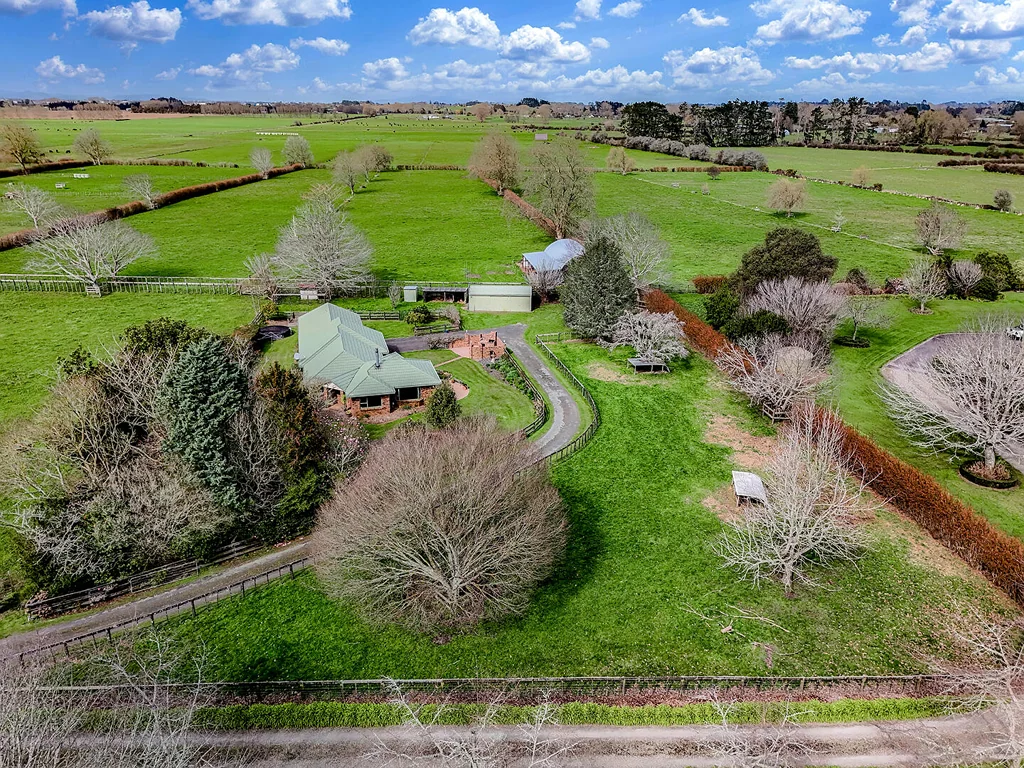 Te Kowhai 4房  6.4 Hectares productive land and 4bdrm brick home