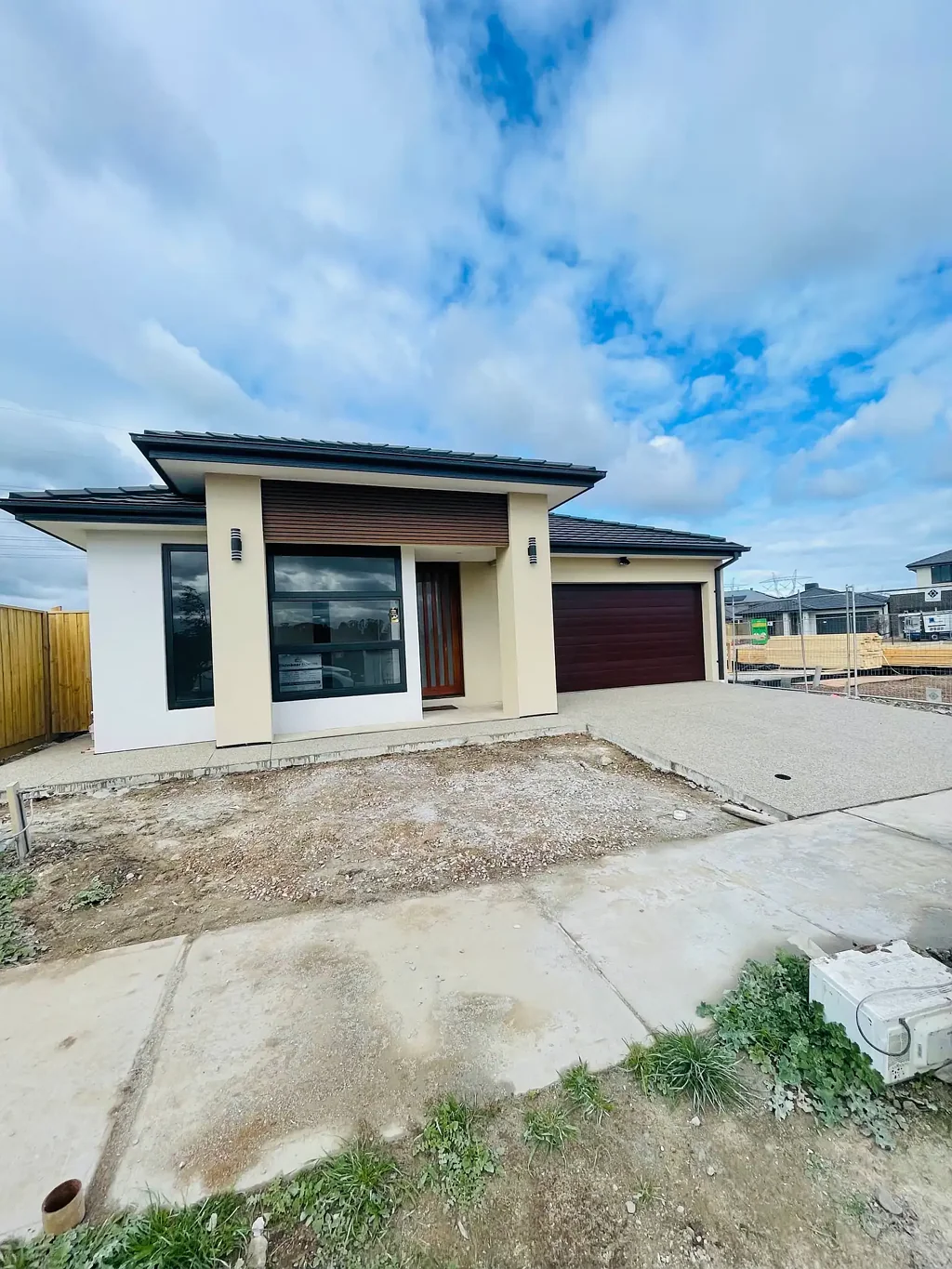 Clyde North 4 Bedroom Attention first home buyers and investors $10000 for eligible first home buyers