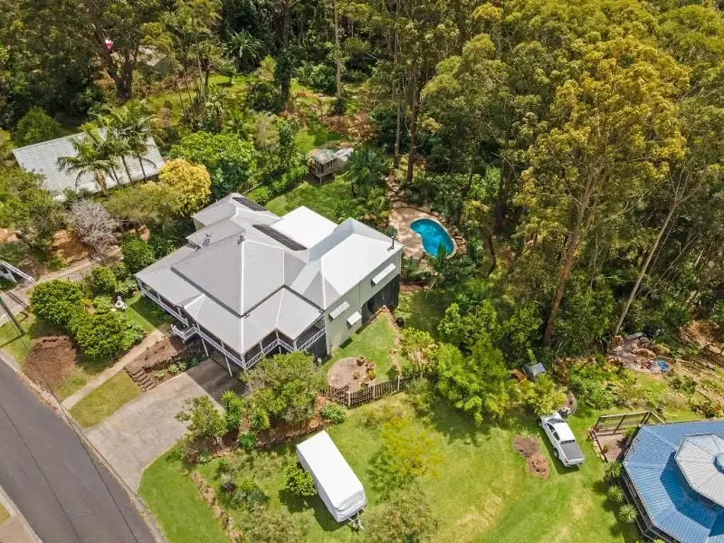 Tamborine Mountain 4침실 Stunning Contemporary Queenslander on a 2,359m2 block with Gold Coast Views, Saltwater pool and a Rainforest backdrop.