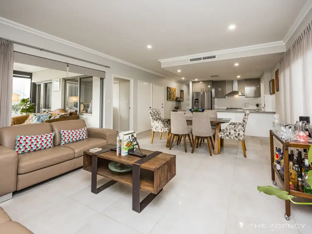 Dianella 3房  QUIET, SPACIOUS TWO-STOREY RESIDENCE ON THE INGLEWOOD BORDER