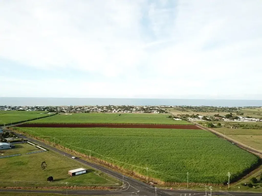 Burnett Heads Opportunities await, 10 titles on  24.3 hectares (60 acres)