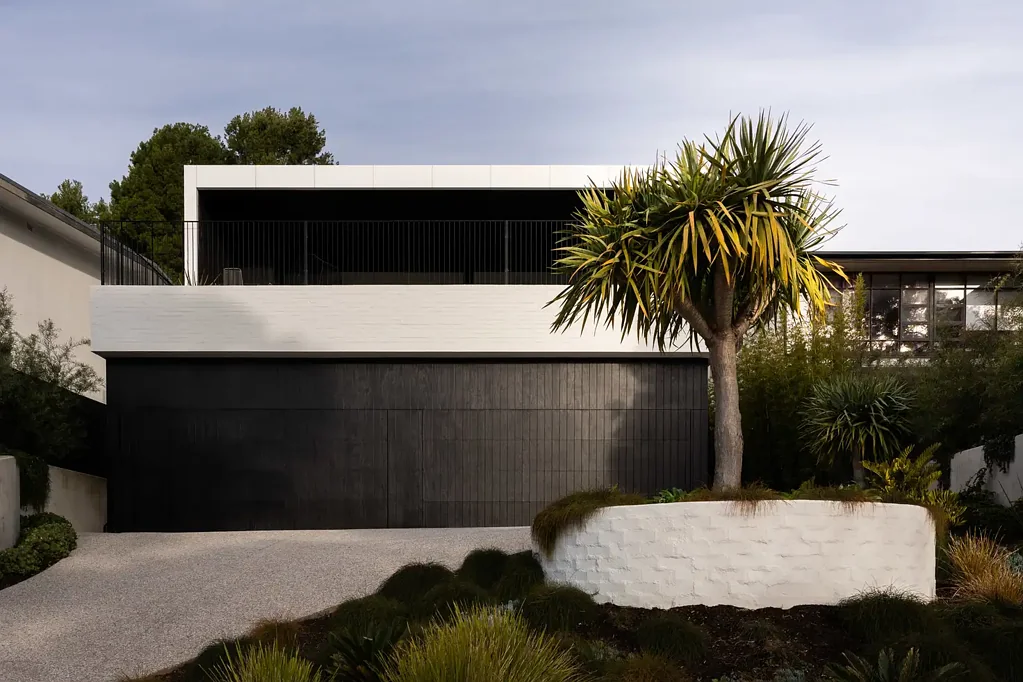 Beaumont 4chambre 'SOL HOUSE' – CURATED WITHOUT COMPROMISE - LUXURY LIVING IN A PREMIERE LOCATION