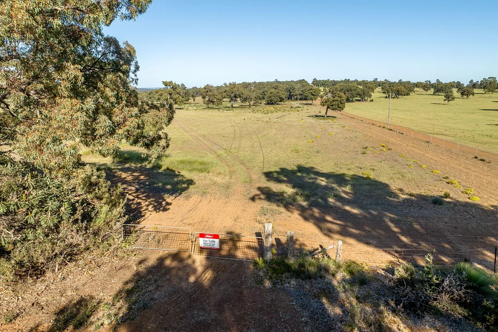 Wundowie Picture perfect and ready to build on is 125 acres of land zoned Rural.