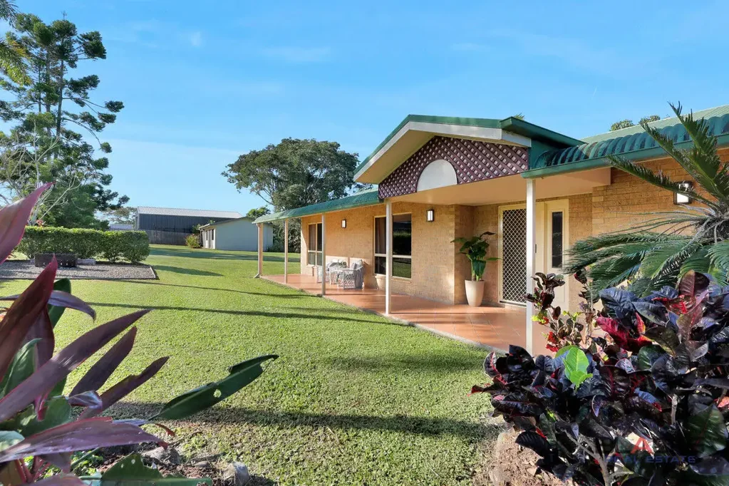 Erakala 4 Slaapkamer Beautiful House & Cottage on a generous block - Auction 10am May 23rd 2026