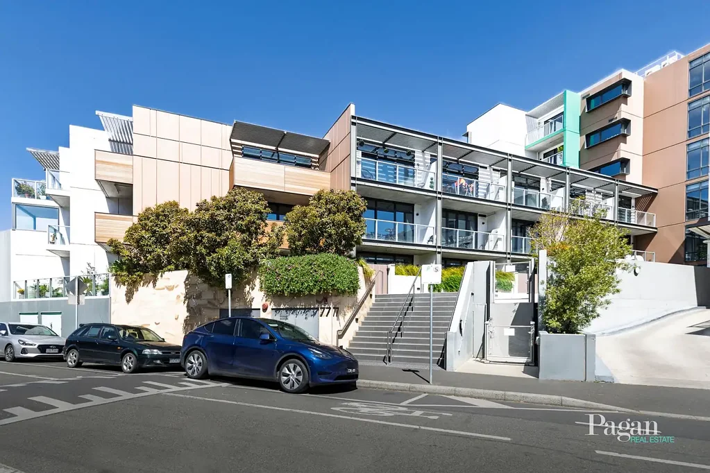 317/77 Hobsons Road, Kensington, VIC 3031