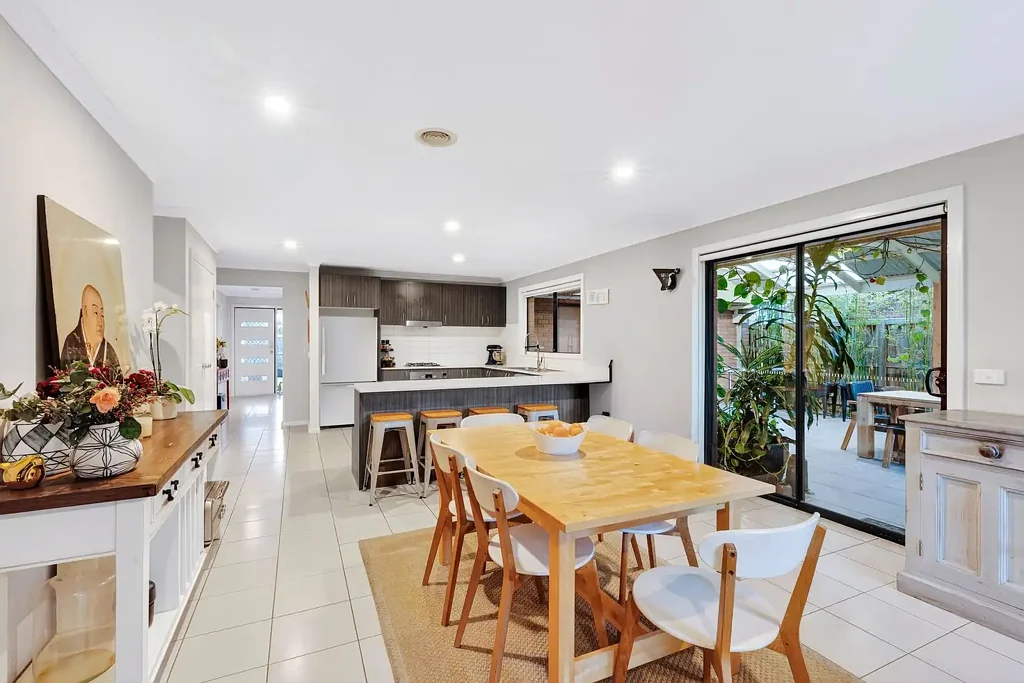 Barwon Heads 4 Bedroom Light-filled home with alfresco appeal