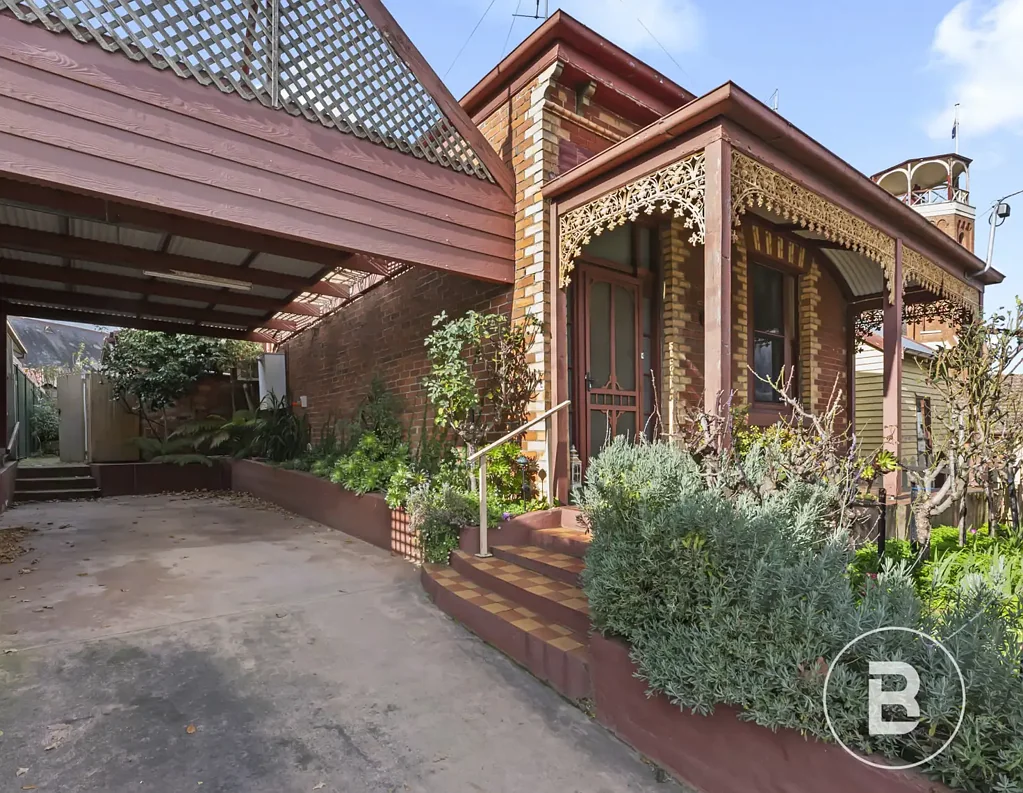 Ballarat East 4침실 TIMELESS CHARACTER WITH MODERN COMFORT IN THE HEART OF BALLARAT