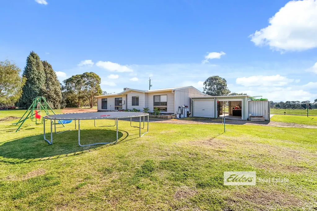 Collie 4غرفة نوم Lifestyle Acreage with Space, Sheds & Convenience