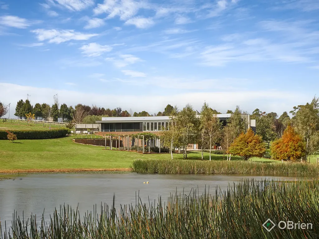 Warragul 8Moenga Multi generational living options - not one, but two outstanding family homes!