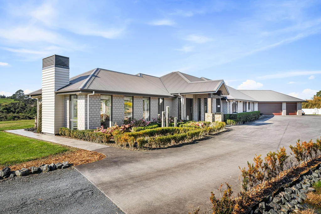 Dairy Flat Secluded luxury estate with lifestyle appeal