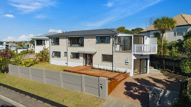 2/14 Clifton Road, Waiake, North Shore City