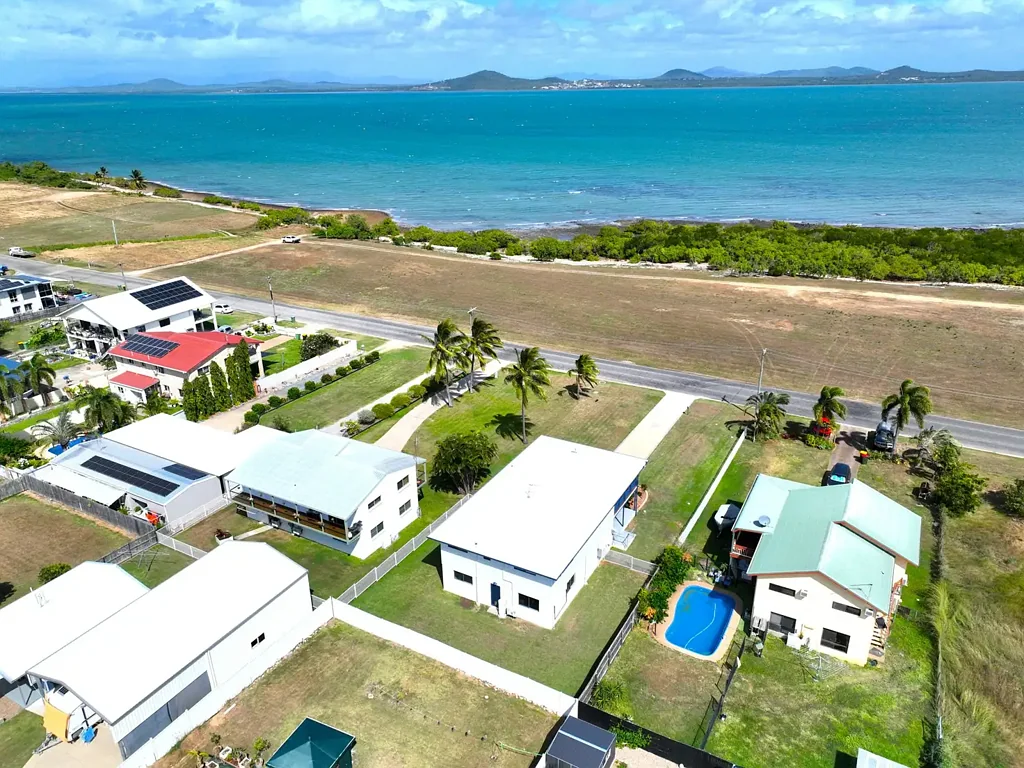 Bowen 3ห้องนอน Elevated Coastal Living with Stunning Ocean Views