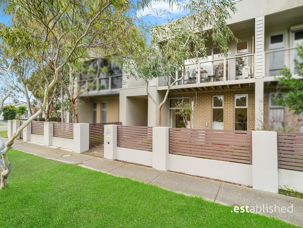 Point Cook 3Habitaciones Parkside Living with Space, Style & a Balcony View