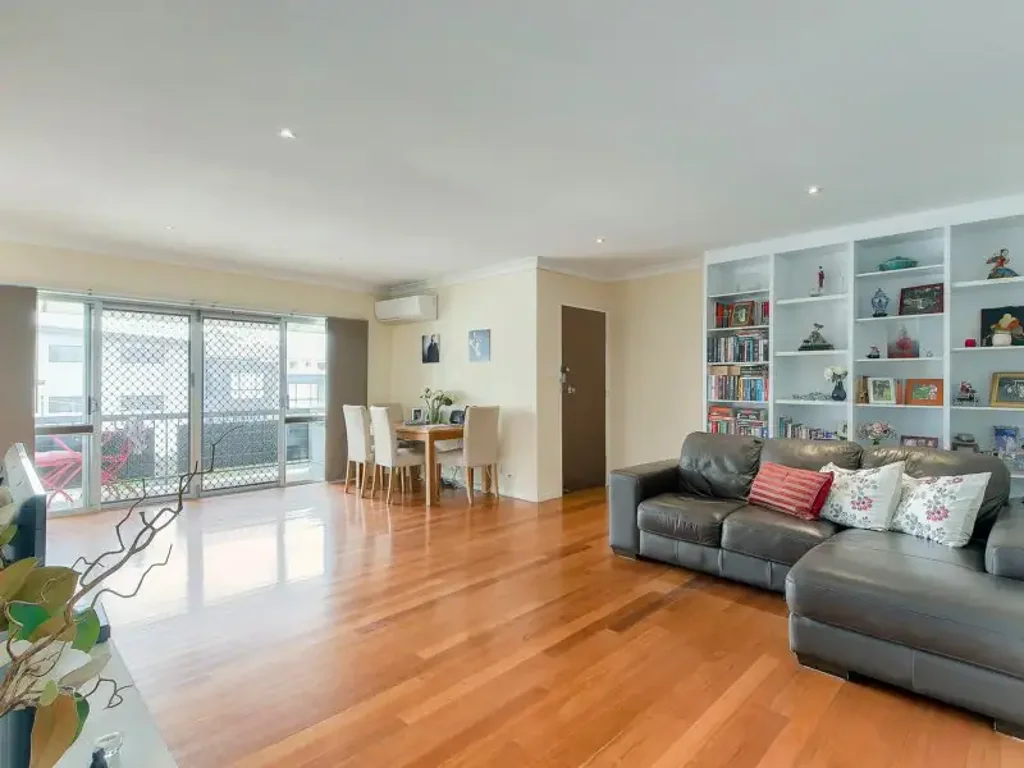 Charming 2 Bedroom Apartment