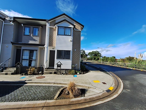 3 Bedroom townhouse with garage loft.