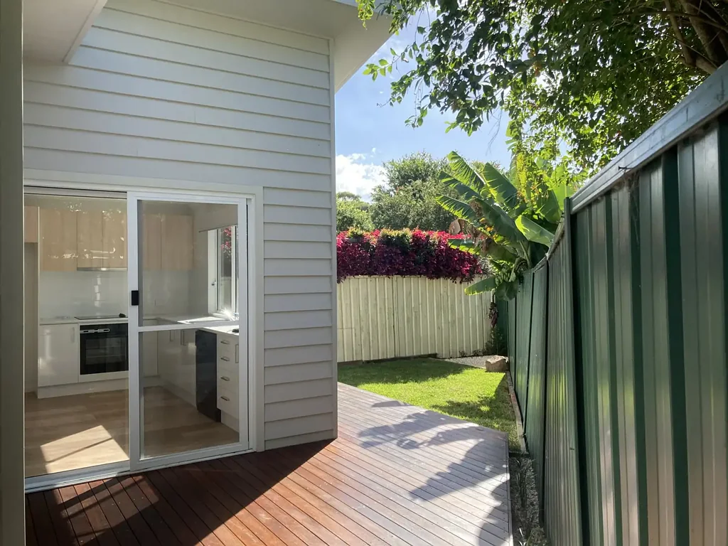 Modern and perfectly private 2 bedroom granny flat