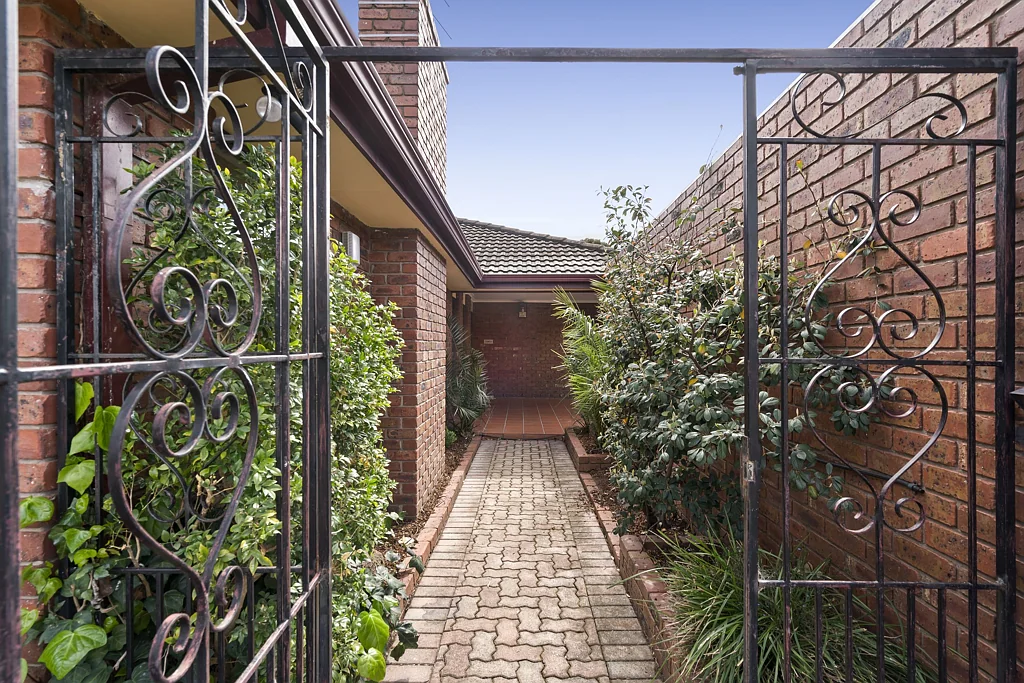8 Lady Nelson Way, Taylors Lakes, VIC 3038