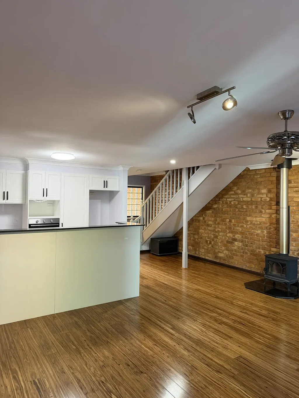 Stunning Townhouse in Highly Desirable Location