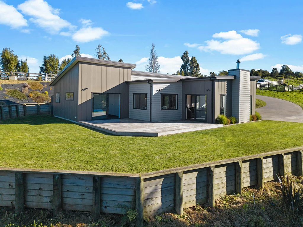 Pirongia Modern Lifestyle Living with Spectacular Views
