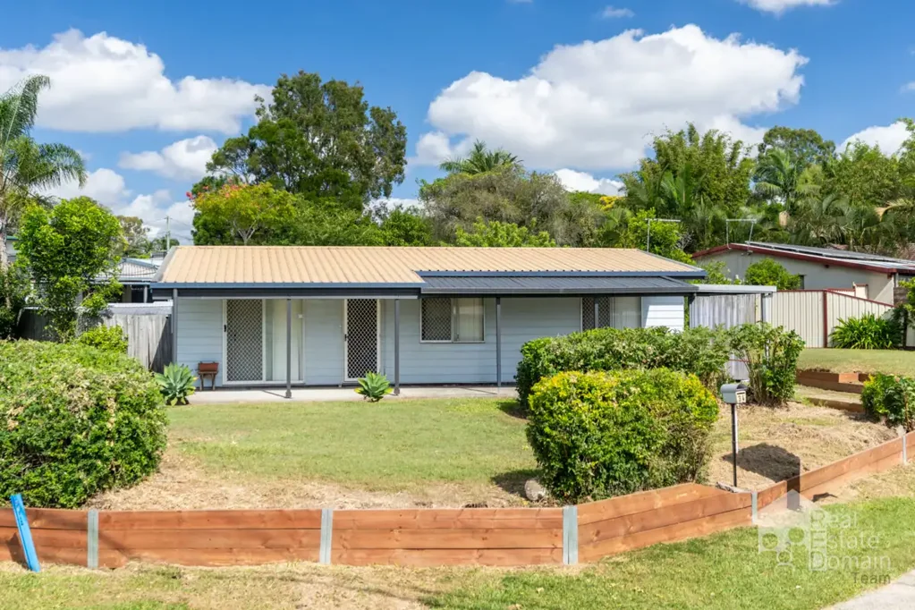 Crestmead 3房 宽敞转角地块 731m² 适合双住宅开发 未来潜力无限 地理位置优越 邻近学校交通 Buy, rent, invest… or quietly sit back and watch opportunity do its thing.