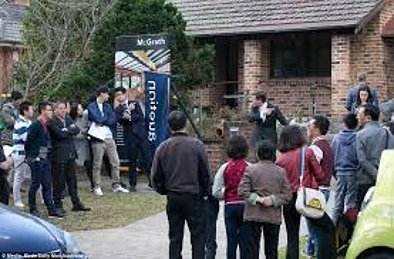 悉尼拍卖场突然安静！新州清盘率跌到31.1%，买家观望、卖家撤退，楼市寒意正从拍卖端蔓延