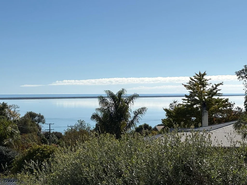 Atawhai 3部屋 Sea Views & Potential - Now Inviting Offers!
