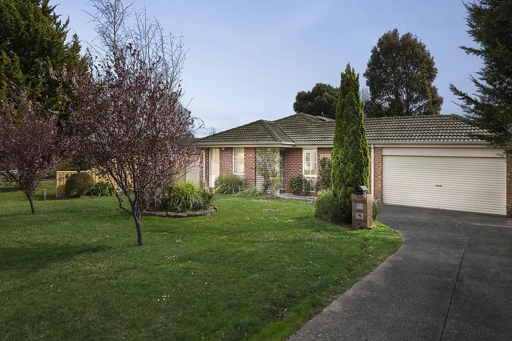 16 Sunnypark Close, Gisborne, VIC 3437