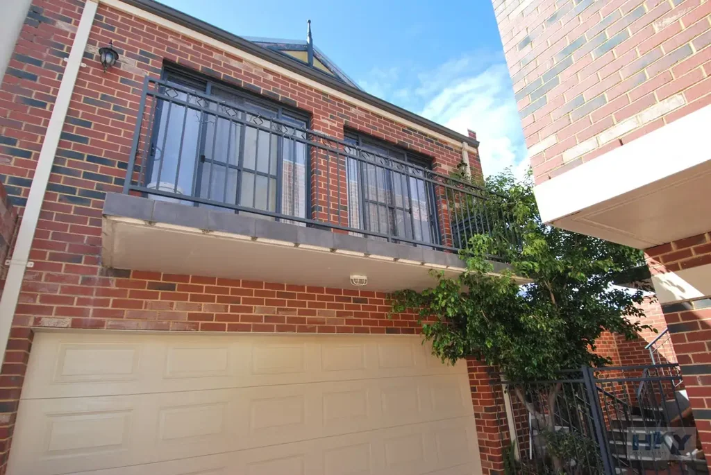 GREAT LOCATION AND EASY CARE !