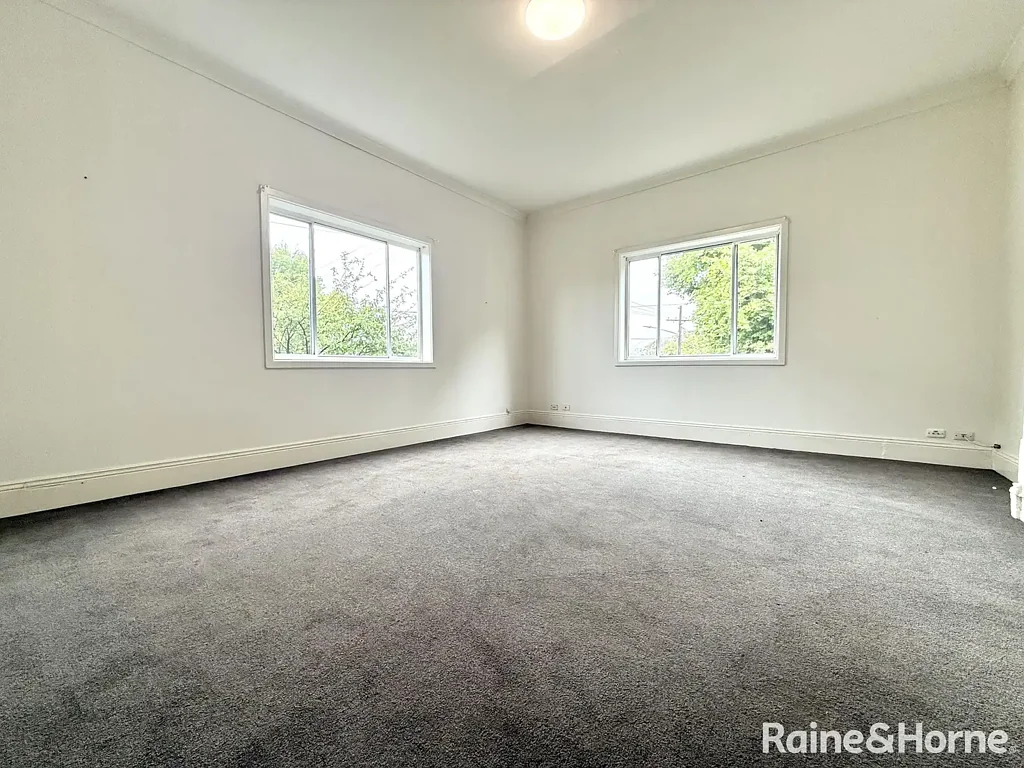 Spacious 1 Bedroom Apartment - GAS WATER ELECTRICITY INCLUDED IN RENT