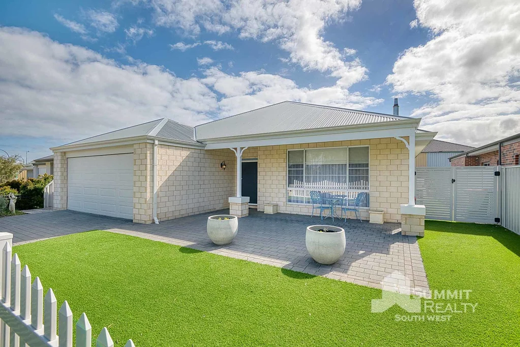 Dalyellup 4 Bedroom IMMACULATE OASIS IN DALYELLUP