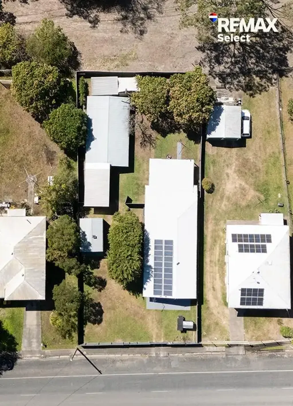 Bakers Creek 3 Slaapkamer Two large sheds plus stunning home in Bakers Creek
