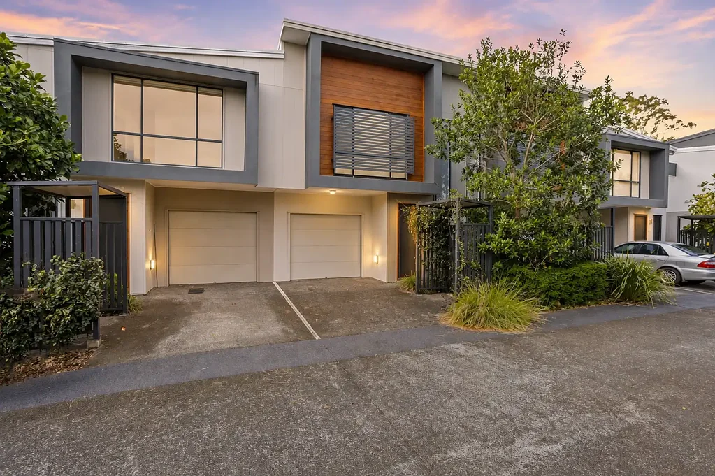 Bracken Ridge 3침실 Modern, Low-Maintenance Townhouse in a Convenient Bracken Ridge Location