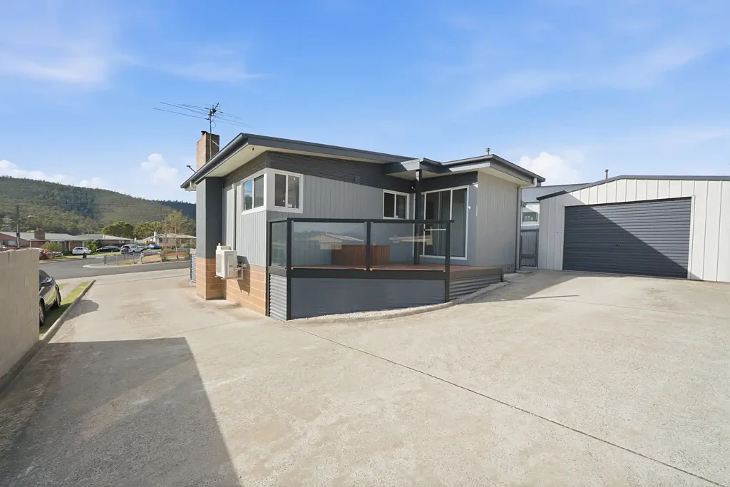 Beautiful & Spacious Family Home in a Prime Warrane Location